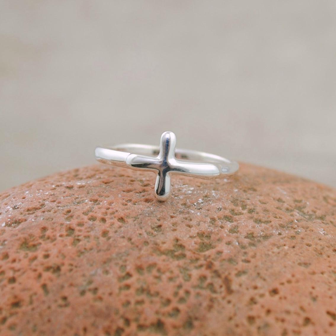High polish .925 sterling silver ring with cross