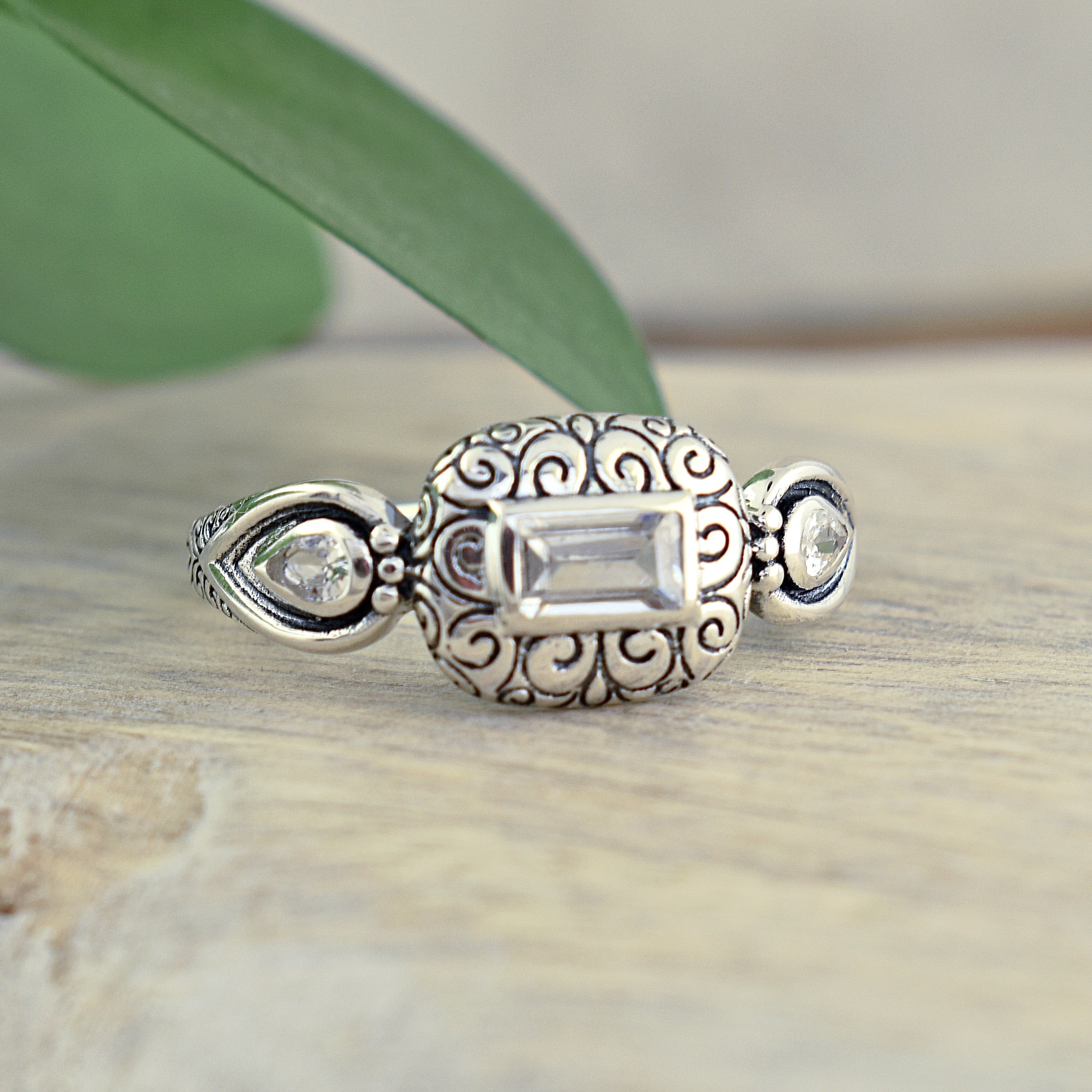 Vintage-looking ring in sterling silver and cz bling