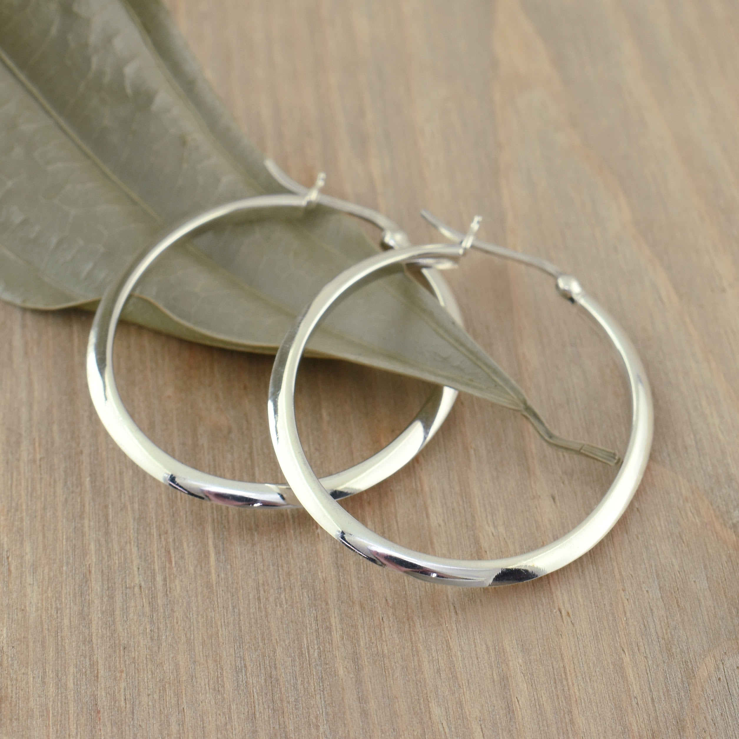 Overtly Oval Hoop Earrings in .925 sterling silver