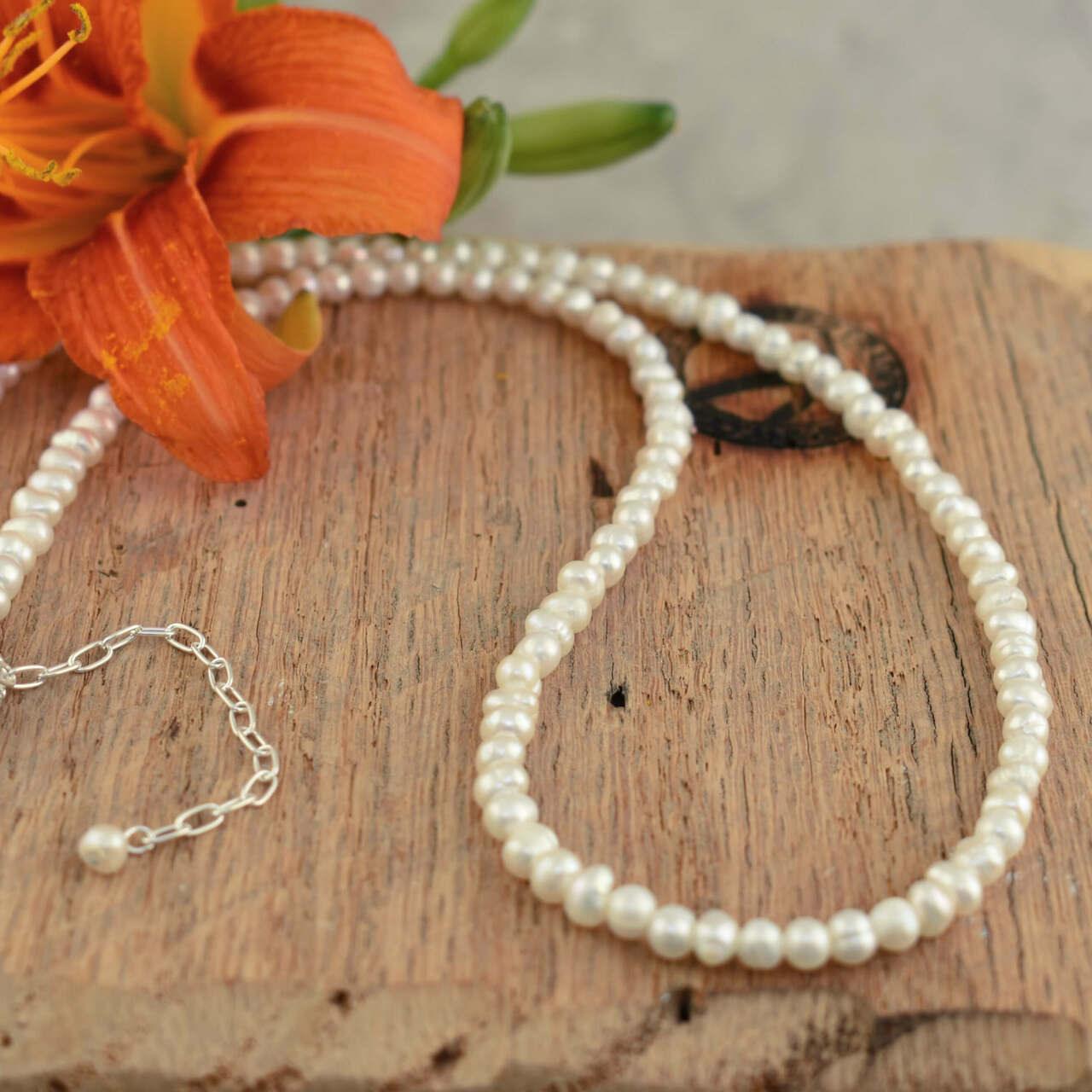 Freshwater pearl necklace with .925 sterling silver